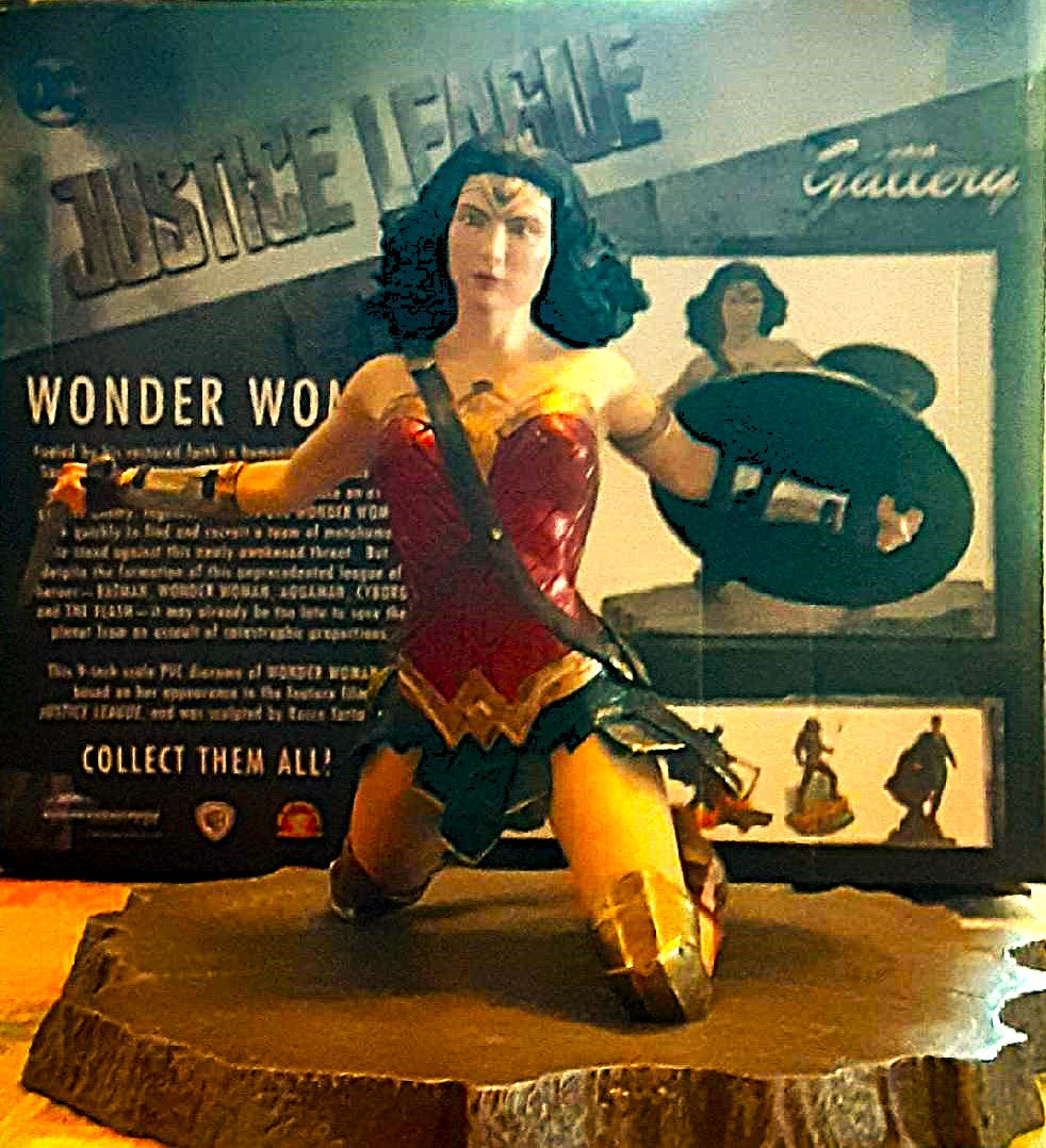JUSTICE LEAGUE GALLERY WONDER WOMAN PVC Statue