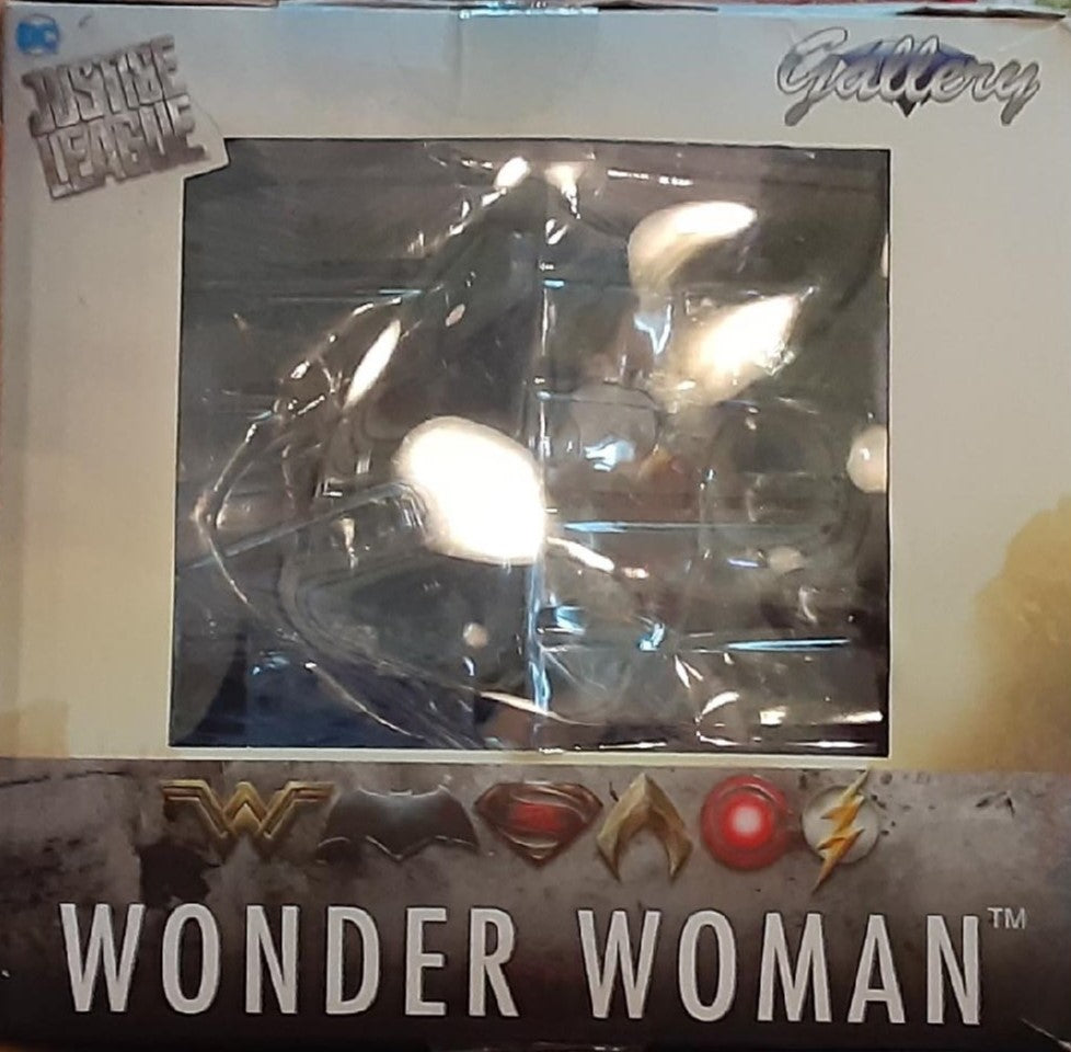 JUSTICE LEAGUE GALLERY WONDER WOMAN PVC Statue